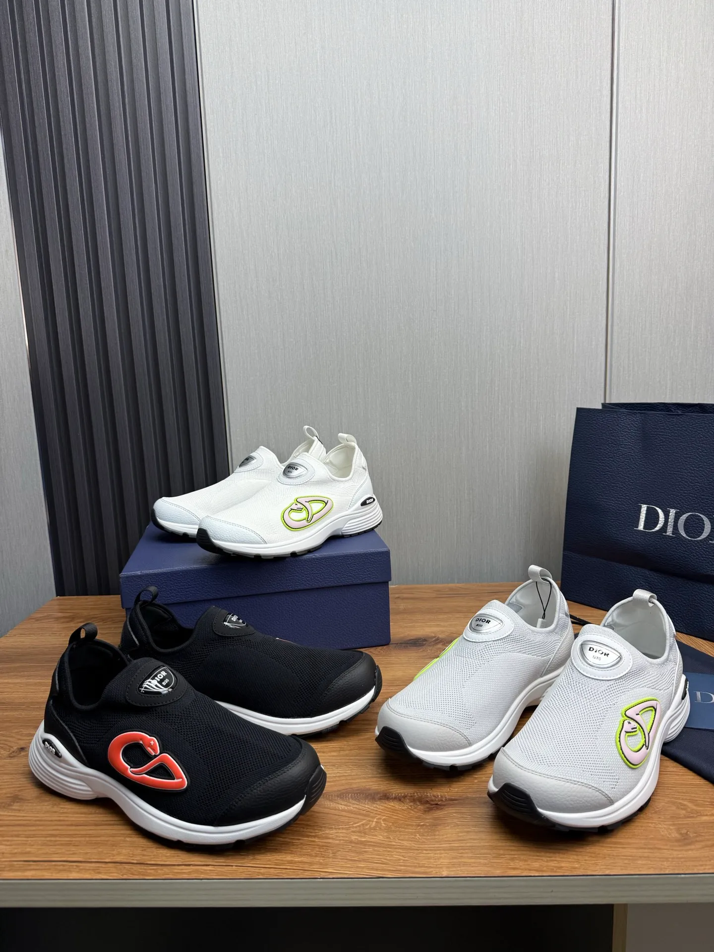 Men's shoes 💰540💰 Dior Dior B30 latest hot model shipped, original 1:1 manufacturing ▪️ Fabric: Original custom fly woven ▪️ Lining: Imported breathable mesh ▪️ Sole: Original molded non-slip outsole ▪️ Size: 38-45 (custom-made 45 non-returnable)